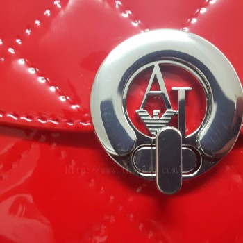 กระเป๋าสะพายหนังแก้ว Armani jeans รุ่น L Crss-Gloss Geo Red ของแท้