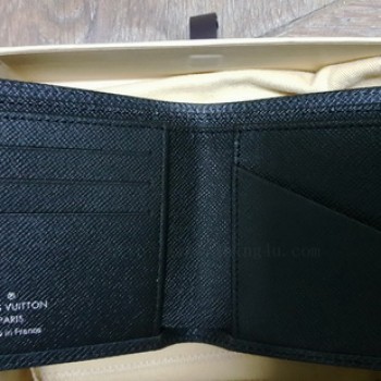 กระเป๋าสตางค์ Louis Vuitton Multiple Wallet Taiga ของแท้