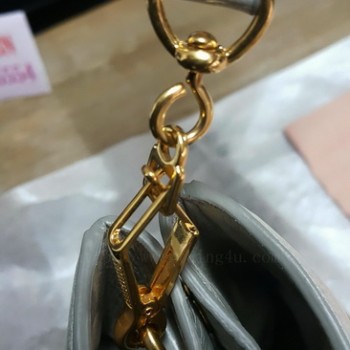 กระเป๋าถือ MIU MIU แท้