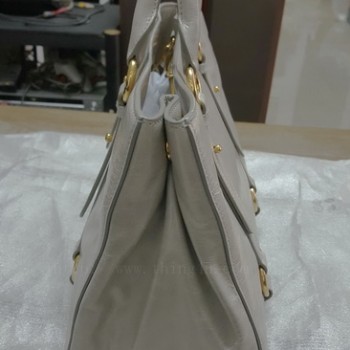 กระเป๋าถือ MIU MIU แท้