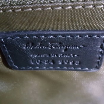 กระเป๋าสะพายหนัง Ferragamo แท้