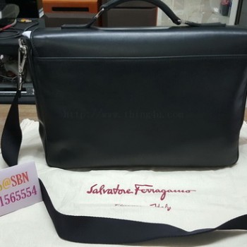 กระเป๋าสะพายหนัง Ferragamo แท้