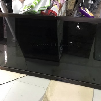 หน้าต่างกระจกบานเลื่อนใหญ่ 3 ชิ้น