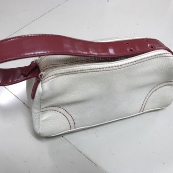 กระเป๋าถือ Clarins