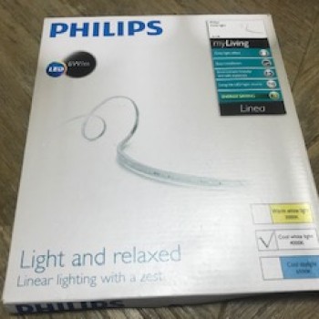 ไฟ LED ยี่ห้อ Philips สี Cool white 4000k