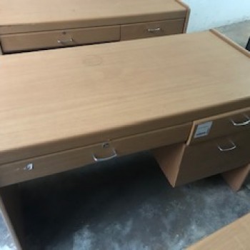 ขายโต๊ะทำงานสีครีม ขนาด 59x120x75cm. 