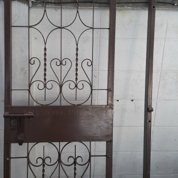 ประตูเหล็กดัด