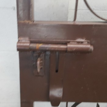 ประตูเหล็กดัด